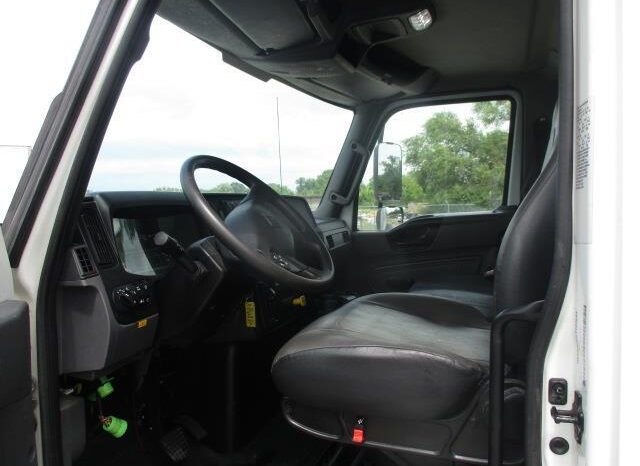 
								2022 International MV 26′ Box Truck full									