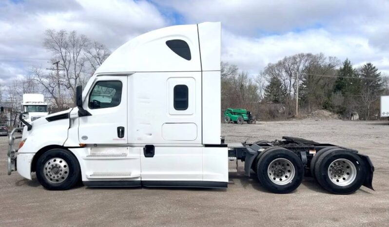 
								2022 Freightliner Cascadia TA Sleeper Truck Tractor Detroit DD15 full									