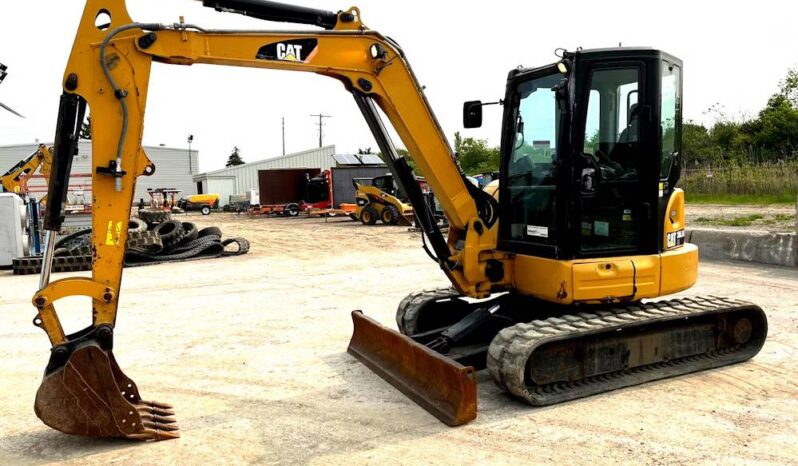 
								2016 Caterpillar 305.5E2 CR Mini Excavator Backhoe Aux Hyd Bucket Cab US full									