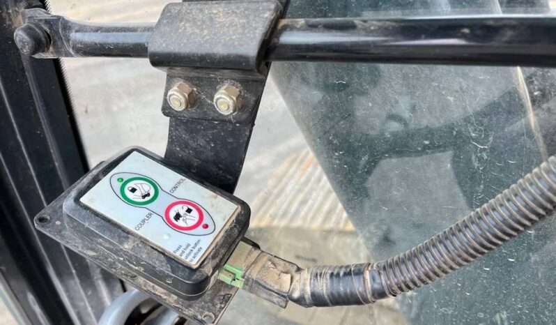 
								2017 John Deere 470G LC Excavator Crawler Trackhoe Aux Hyd QC Bucket full									