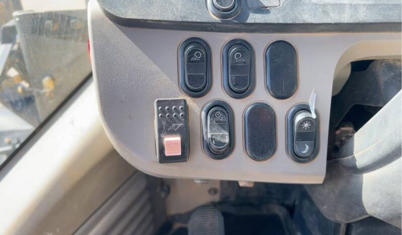 
								2019 Komatsu WA270-8 Articulating Wheel Loader Tractor AC Bucket Forks full									