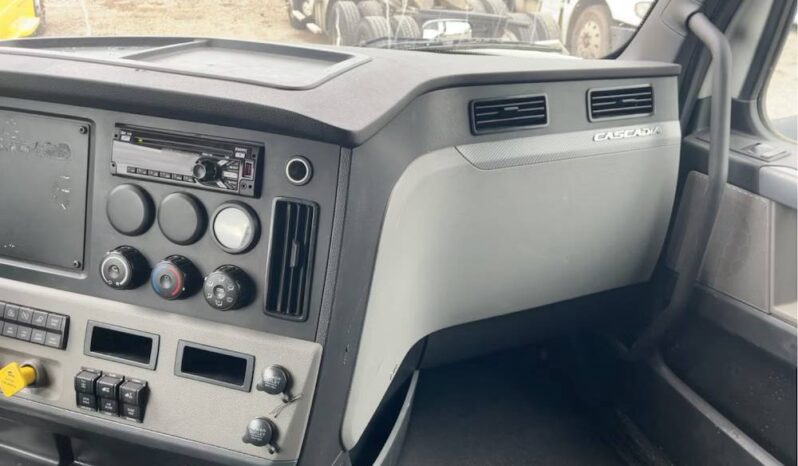 
								2022 Freightliner Cascadia TA Sleeper Truck Tractor Detroit DD15 full									