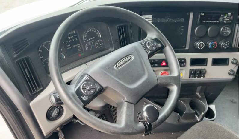 
								2022 Freightliner Cascadia TA Sleeper Truck Tractor Detroit DD15 full									