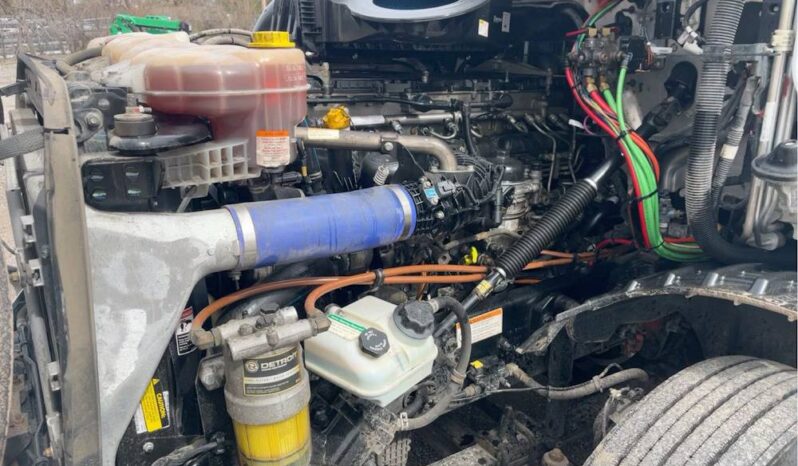 
								2022 Freightliner Cascadia TA Sleeper Truck Tractor Detroit DD15 full									