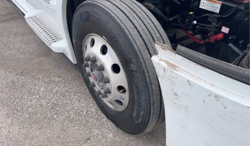 
								2022 Freightliner Cascadia TA Sleeper Truck Tractor Detroit DD15 full									