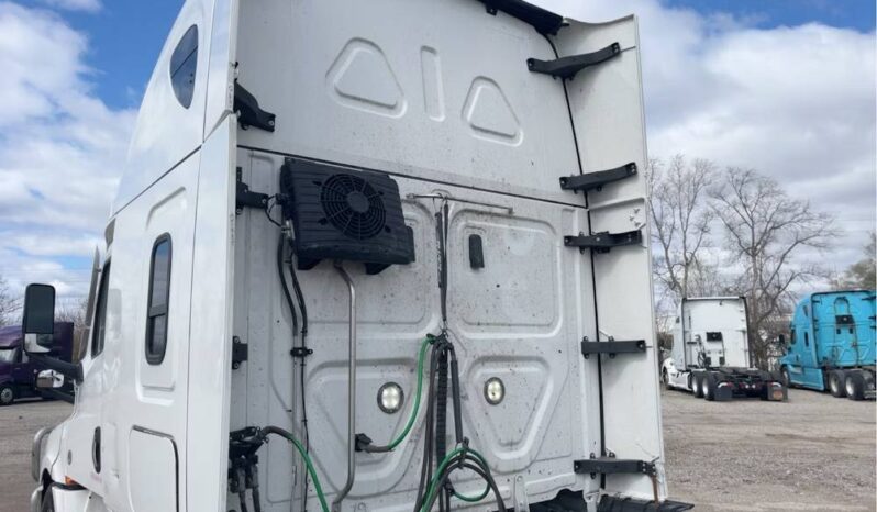 
								2022 Freightliner Cascadia TA Sleeper Truck Tractor Detroit DD15 full									