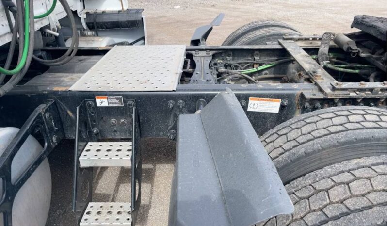 
								2022 Freightliner Cascadia TA Sleeper Truck Tractor Detroit DD15 full									