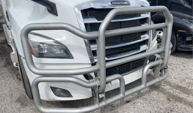 
								2022 Freightliner Cascadia TA Sleeper Truck Tractor Detroit DD15 full									