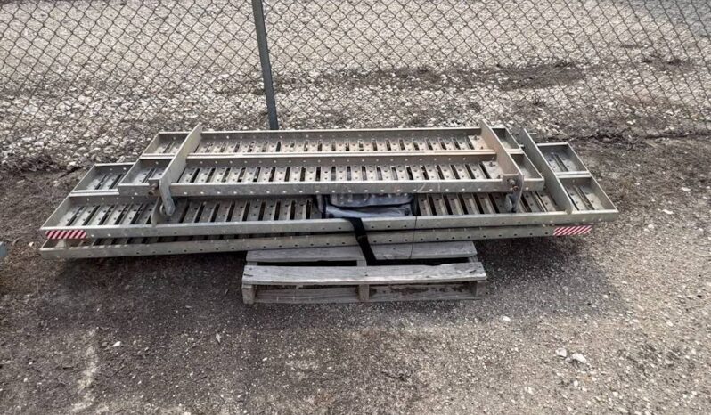 
								2015 Grove GHC130 132 Ton 132′ Telescopic Crawler Crane Boom Cab Cummins full									