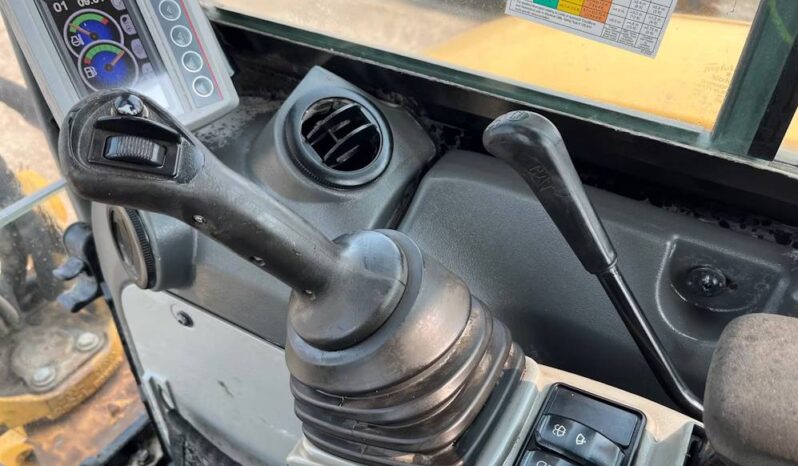 
								2016 Caterpillar 305.5E2 CR Mini Excavator Backhoe Aux Hyd Bucket Cab US full									