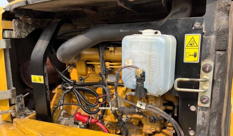 
								2016 Caterpillar 305.5E2 CR Mini Excavator Backhoe Aux Hyd Bucket Cab US full									