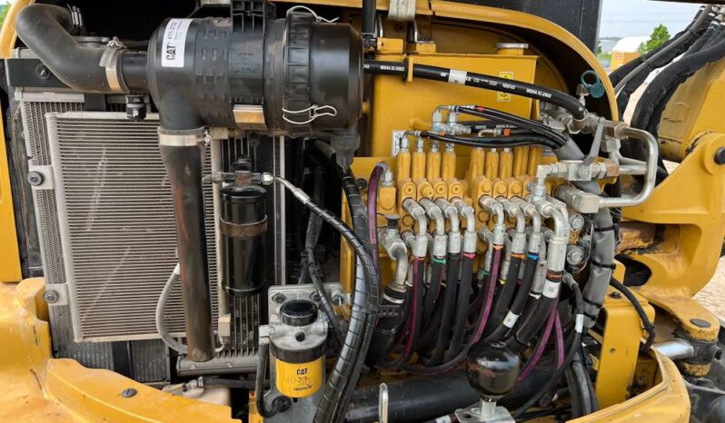 
								2016 Caterpillar 305.5E2 CR Mini Excavator Backhoe Aux Hyd Bucket Cab US full									