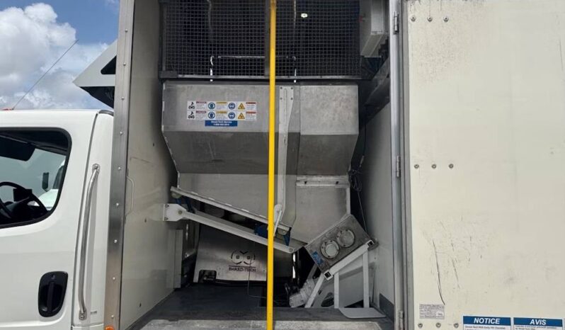 
								2020 Freightliner M2106 SA 18′ SHRED-TECH Shredder Truck Cummins AT full									