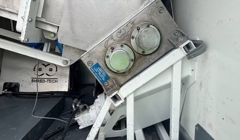 
								2020 Freightliner M2106 SA 18′ SHRED-TECH Shredder Truck Cummins AT full									