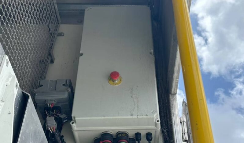 
								2020 Freightliner M2106 SA 18′ SHRED-TECH Shredder Truck Cummins AT full									