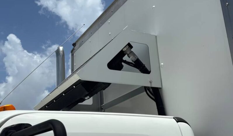 
								2020 Freightliner M2106 SA 18′ SHRED-TECH Shredder Truck Cummins AT full									