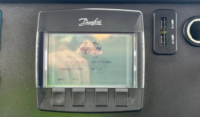 
								2020 Freightliner M2106 SA 18′ SHRED-TECH Shredder Truck Cummins AT full									