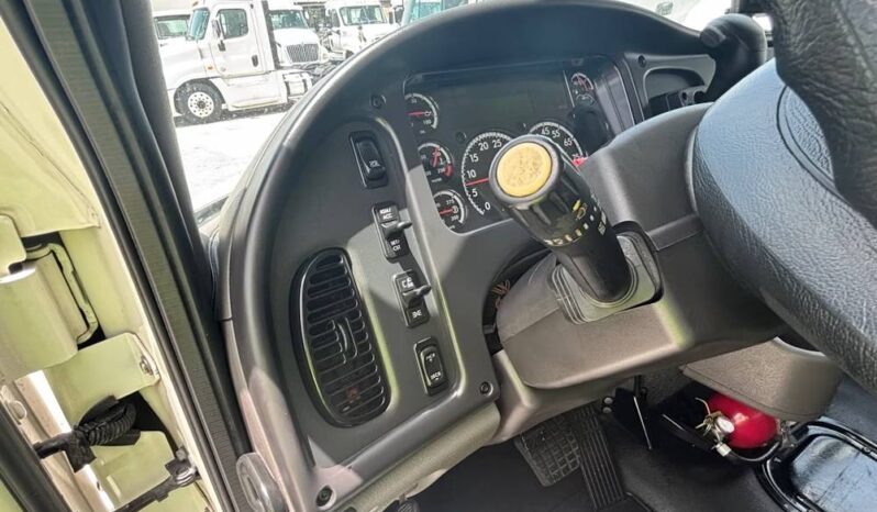 
								2020 Freightliner M2106 SA 18′ SHRED-TECH Shredder Truck Cummins AT full									