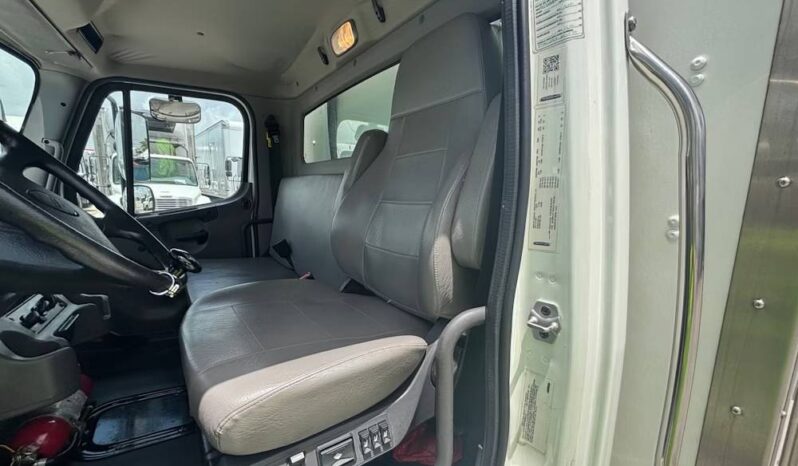 
								2020 Freightliner M2106 SA 18′ SHRED-TECH Shredder Truck Cummins AT full									