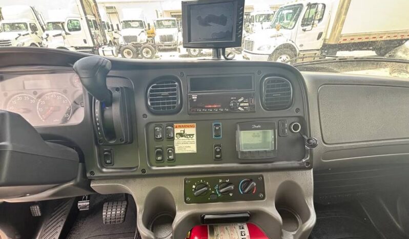 
								2020 Freightliner M2106 SA 18′ SHRED-TECH Shredder Truck Cummins AT full									