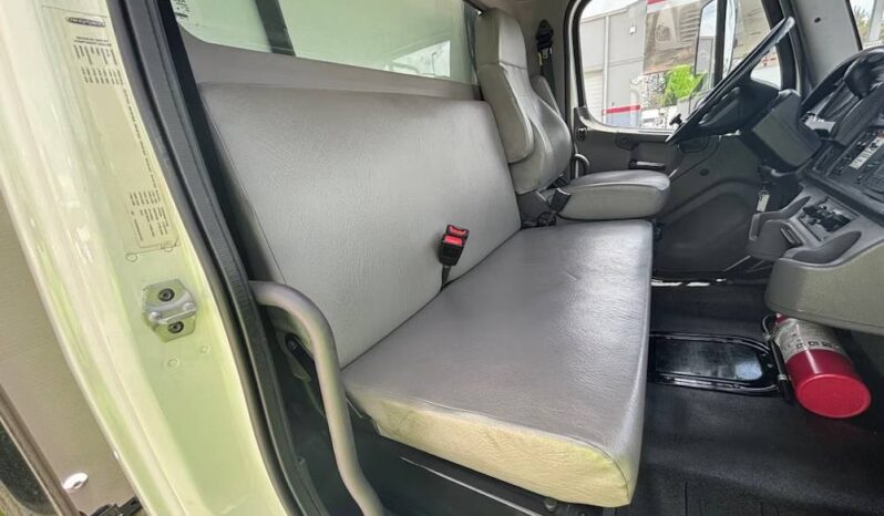 
								2020 Freightliner M2106 SA 18′ SHRED-TECH Shredder Truck Cummins AT full									