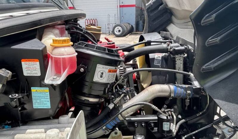 
								2020 Freightliner M2106 SA 18′ SHRED-TECH Shredder Truck Cummins AT full									