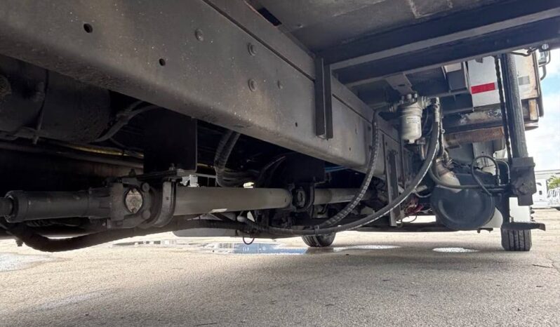 
								2020 Freightliner M2106 SA 18′ SHRED-TECH Shredder Truck Cummins AT full									