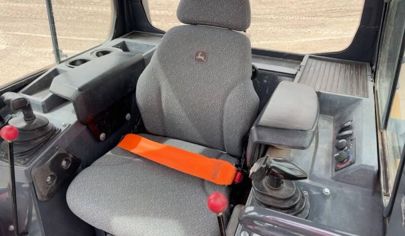 
								2021 John Deere 650K XLT Crawler Dozer Cab Tractor 123″ 6 – Way Blade full									