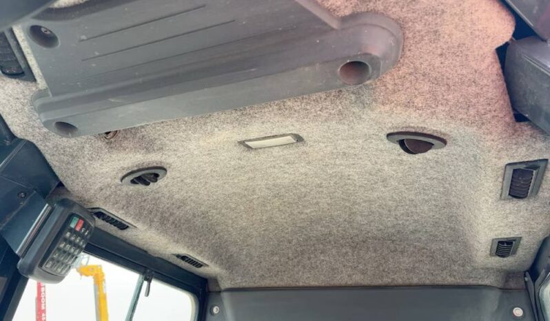 
								2021 John Deere 650K XLT Crawler Dozer Cab Tractor 123″ 6 – Way Blade full									