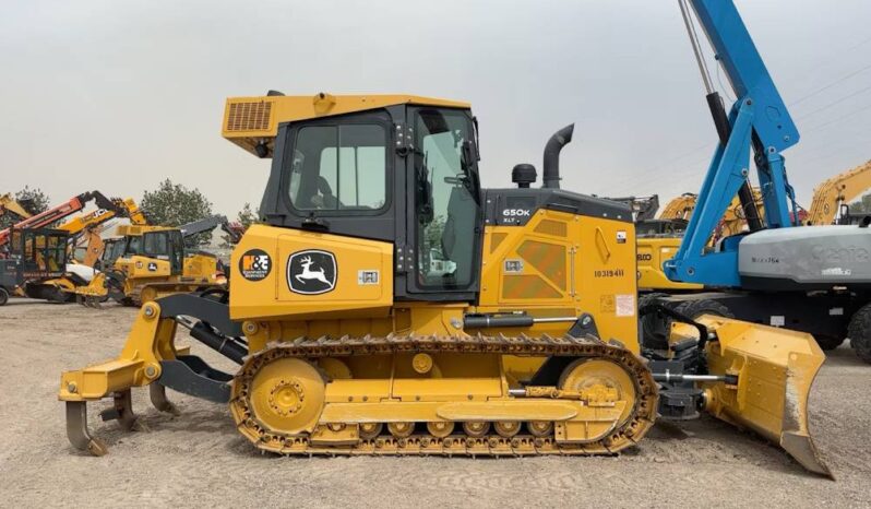 
								2021 John Deere 650K XLT Crawler Dozer Cab Tractor 123″ 6 – Way Blade full									