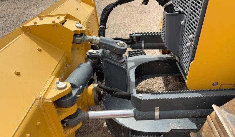 
								2021 John Deere 650K XLT Crawler Dozer Cab Tractor 123″ 6 – Way Blade full									