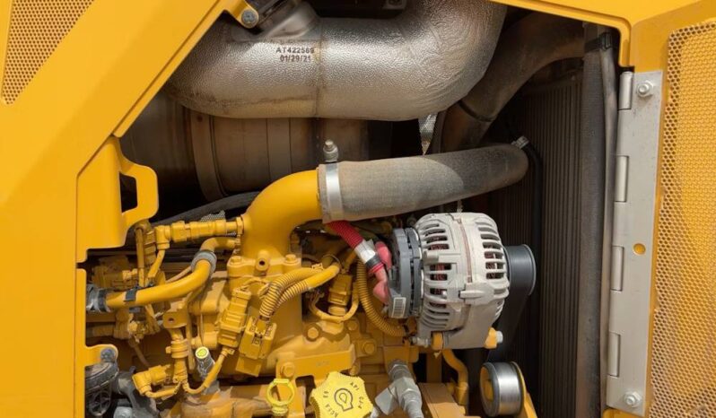 
								2021 John Deere 650K XLT Crawler Dozer Cab Tractor 123″ 6 – Way Blade full									