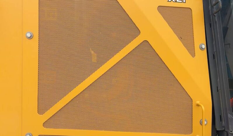 
								2021 John Deere 650K XLT Crawler Dozer Cab Tractor 123″ 6 – Way Blade full									