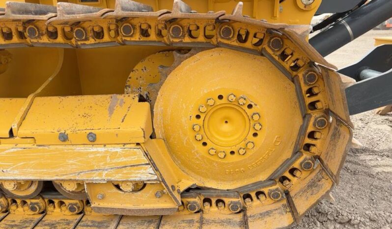 
								2021 John Deere 650K XLT Crawler Dozer Cab Tractor 123″ 6 – Way Blade full									