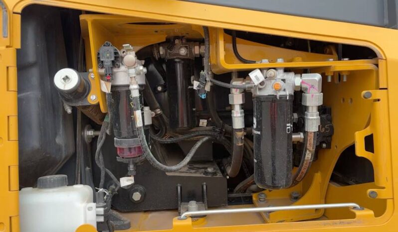 
								2021 John Deere 650K XLT Crawler Dozer Cab Tractor 123″ 6 – Way Blade full									