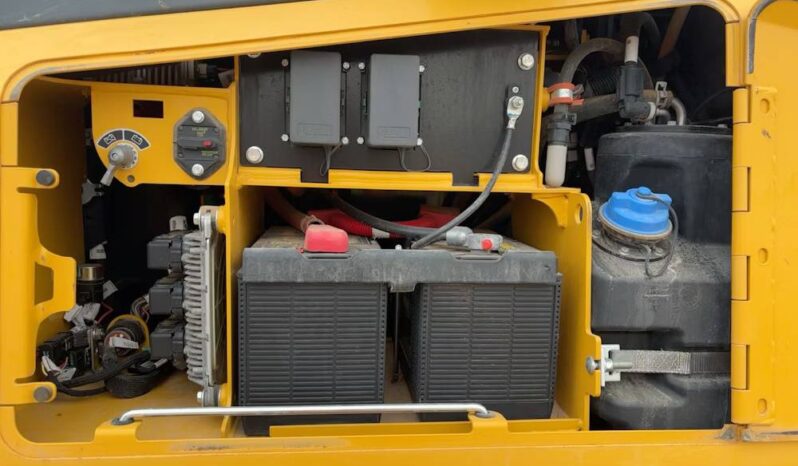 
								2021 John Deere 650K XLT Crawler Dozer Cab Tractor 123″ 6 – Way Blade full									