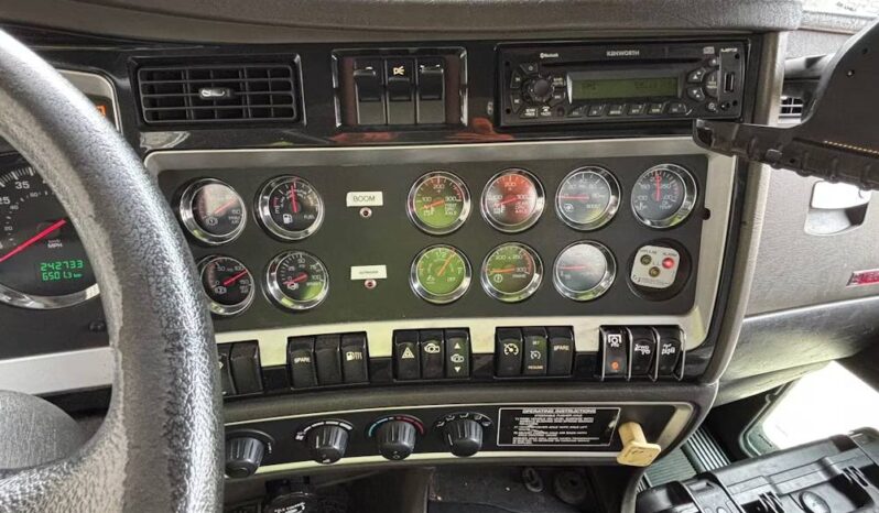 
								2014 Kenworth T800 TriA Knuckle Boom Flatbed Truck Hiab 322-7 HiPro full									