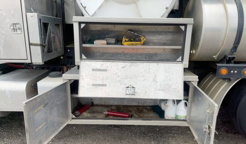 
								2014 Peterbilt 348 Vactor 2100 Plus Vacuum Jetter Truck Hydro Excavator full									