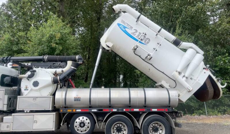 
								2014 Peterbilt 348 Vactor 2100 Plus Vacuum Jetter Truck Hydro Excavator full									