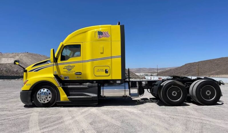 
								2024 Kenworth T680 TA Mid Roof Sleeper Truck Tractor Paccar MX-13 AT full									