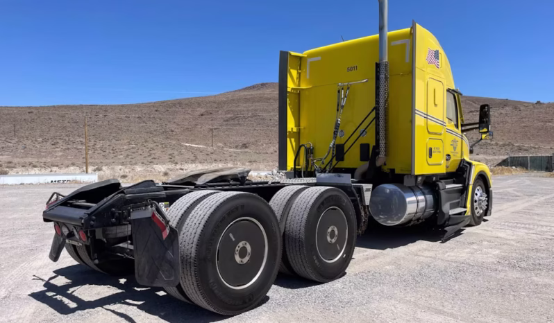 
								2024 Kenworth T680 TA Mid Roof Sleeper Truck Tractor Paccar MX-13 AT full									