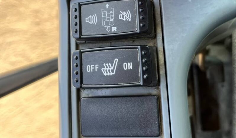 
								2017 John Deere 300G Hydraulic Excavator Enclosed Cab AC Aux Hyd Bucket full									