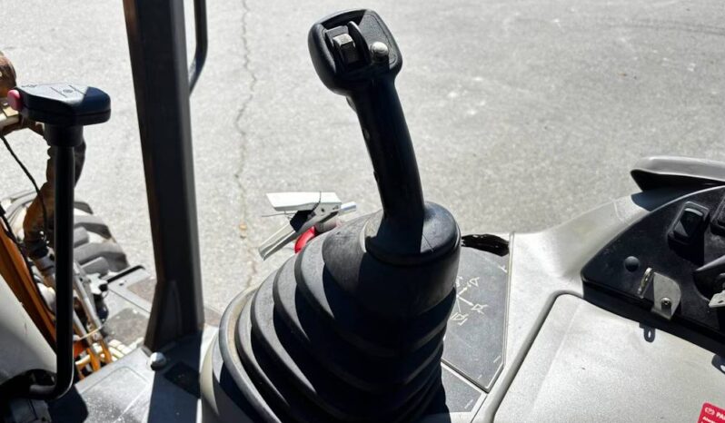 
								2022 Case 580N EP 4WD Backhoe Wheel Loader Tractor Excavating Bucket full									