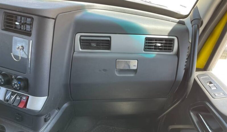 
								2024 Kenworth T680 TA Mid Roof Sleeper Truck Tractor Paccar MX-13 AT full									