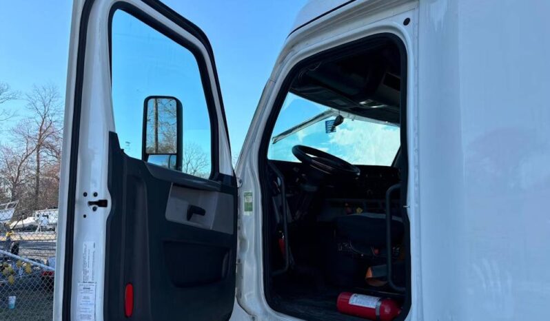 
								2020 Freightliner Cascadia TA Sleeper Truck Tractor Detroit full									