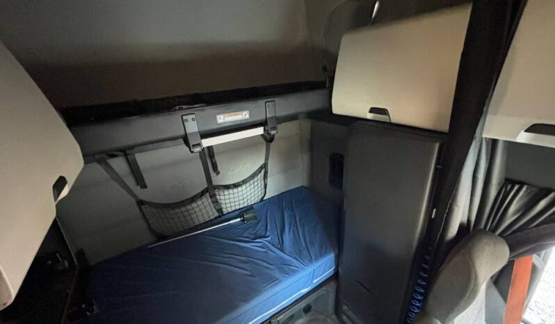 
								2020 Freightliner Cascadia TA Sleeper Truck Tractor Detroit full									