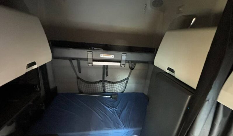 
								2020 Freightliner Cascadia TA Sleeper Truck Tractor Detroit full									