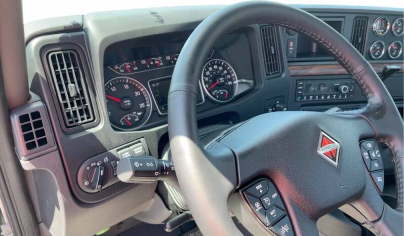 
								2025 International HX620 Day Cab Semi Truck Tractor Cummins full									