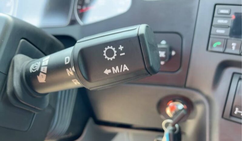 
								2025 International HX620 Day Cab Semi Truck Tractor Cummins full									