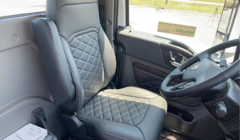 
								2025 International HX620 Day Cab Semi Truck Tractor Cummins full									